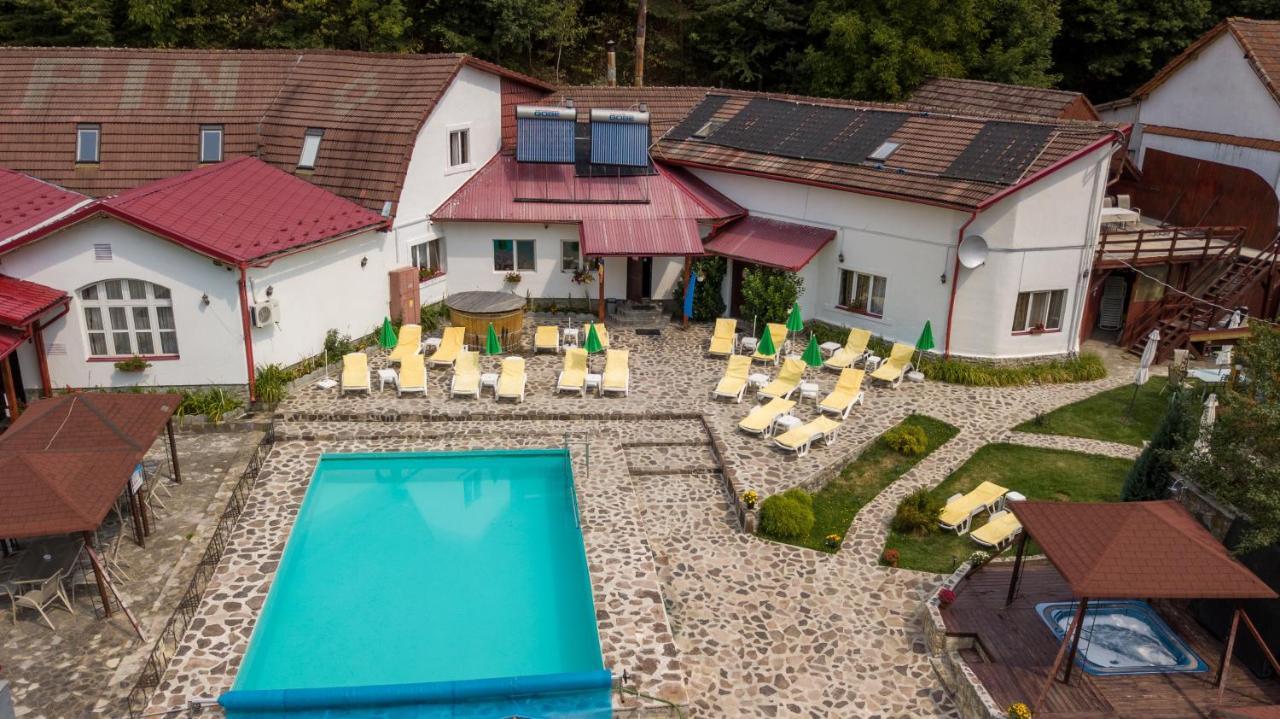 Pensiunea Alpin Păltiniş Exteriör bild